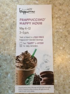 Dù là Starbucks thì vẫn sử dụng những quảng cáo bé hơn tờ A4