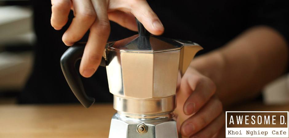 z[khoinghiepcafe.com] Pha cà phê bằng bình Moka 6