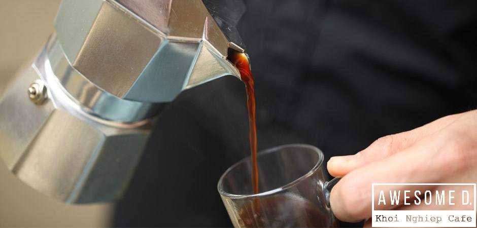 z[khoinghiepcafe.com] Pha cà phê bằng bình Moka 9